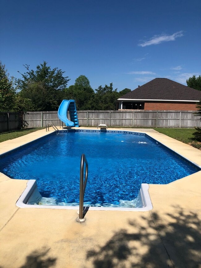 Building Photo - Windsor Garden Subdivision - Pool with Poo...