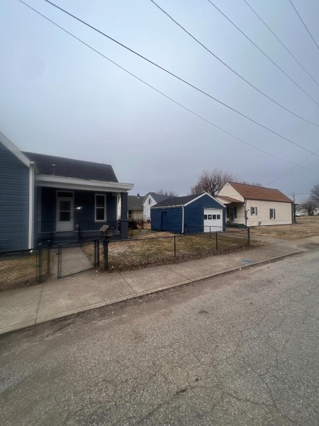 Building Photo - 412 N Evans Ave