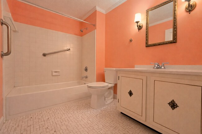 Building Photo - SPACIOUS 3 Bedroom, 2 bathroom home with basement and garage