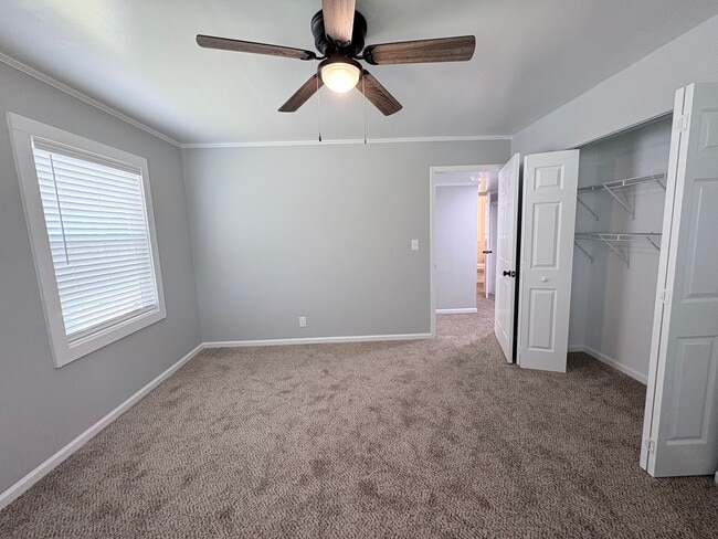 Building Photo - Newly Renovated 3 Bedroom 2 Bath w/ Flex Room Located in a Sought-after Neighborhood!