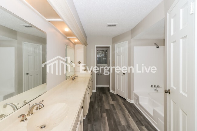 Building Photo - 5506 Pine Arbor Dr