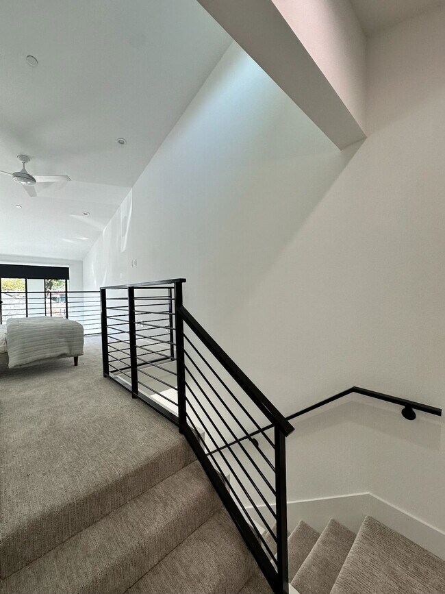 Building Photo - 2702 N Carroll Ave