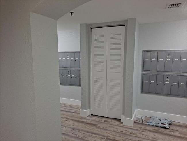 Building Photo - 450 Egret Cir