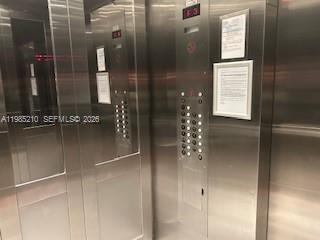 Building Photo - 400 Leslie Dr