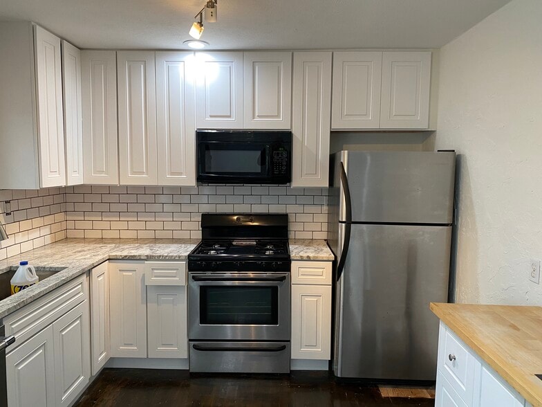 Building Photo - 4217 Donnelly Ave