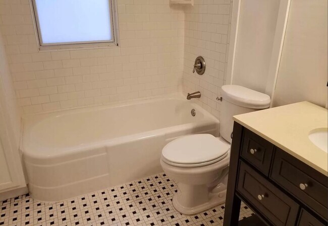 Building Photo - Coming Soon! 2 bed 1 bath Near Downtown OKC