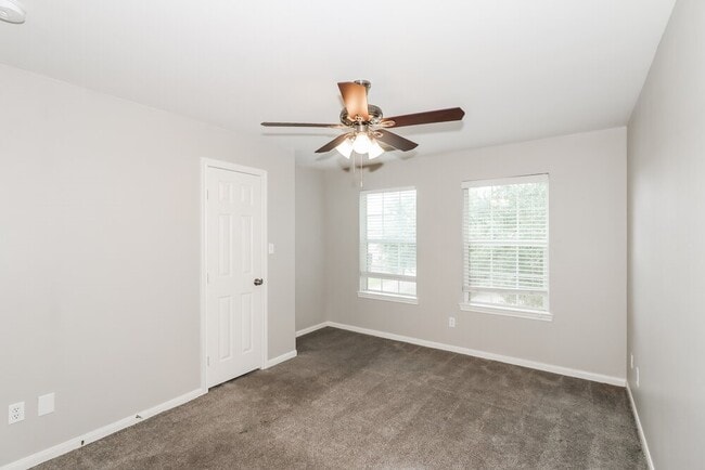 Building Photo - 4923 N Cancun Dr