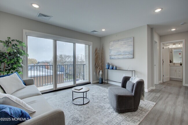 Building Photo - 272 Willow Ave