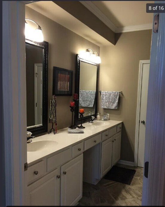 Building Photo - 14608 Via Sorrento Dr