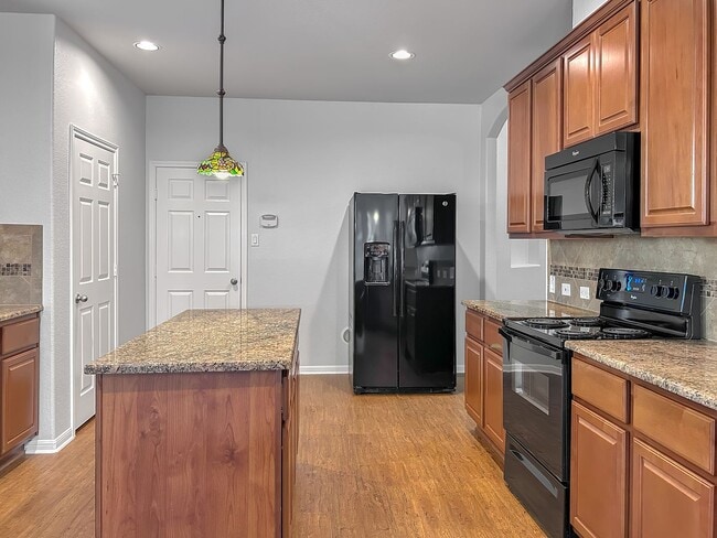 Building Photo - Spacious and Stylish in Schertz!