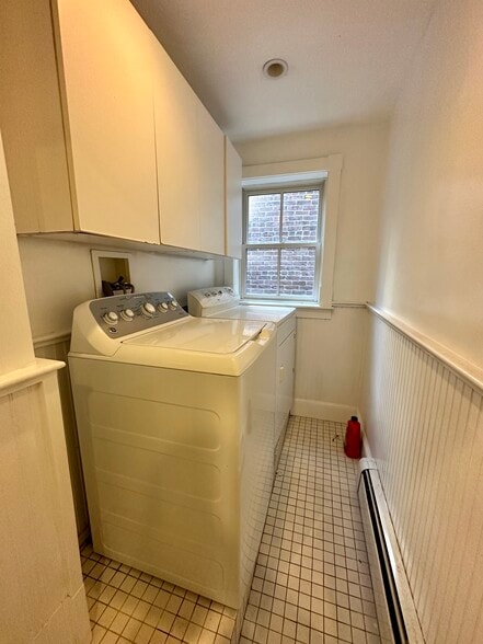 Building Photo - 151 Highland St