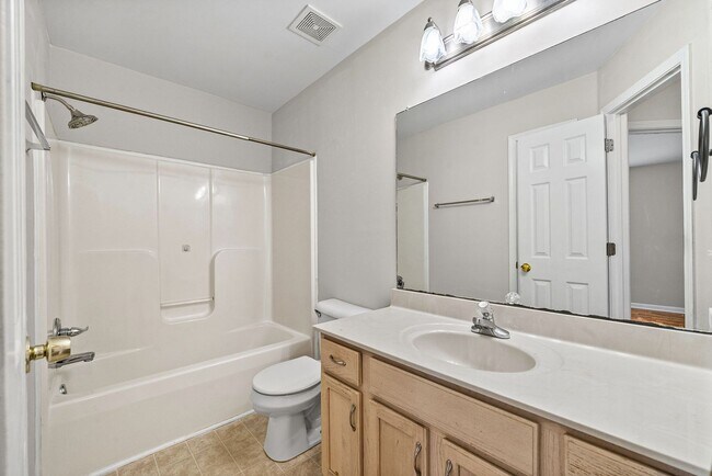 Building Photo - 3865 Roscommon Way