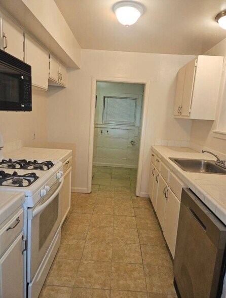 Building Photo - 3309 Albany Way