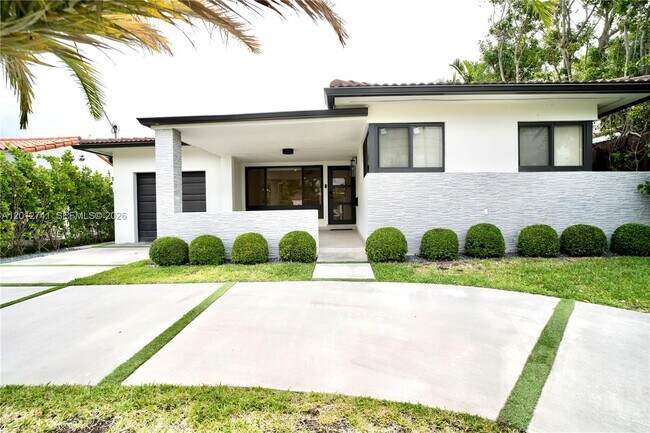 Building Photo - 8811 Carlyle Ave