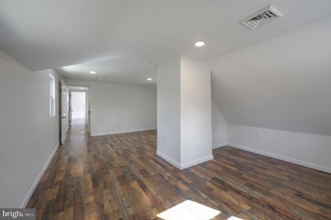 Building Photo - 1979 US-206