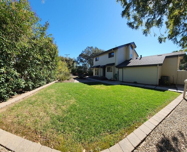 Building Photo - Furnished 3 bed 2.5 bath close to Poly.