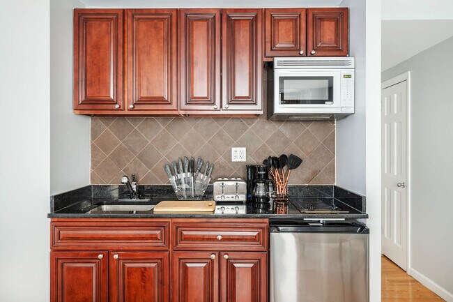 Building Photo - 234 W 73rd St