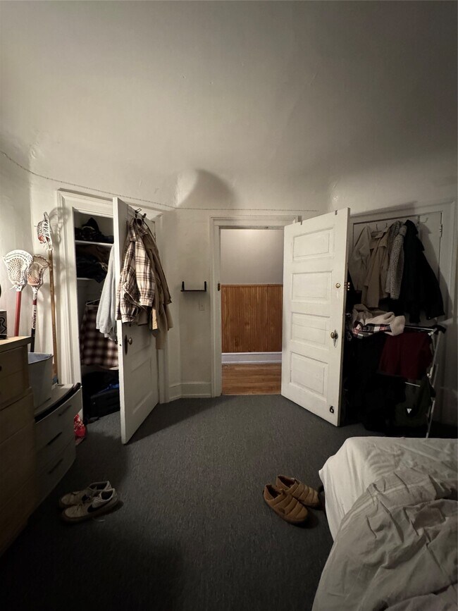 Building Photo - 121 Oak St