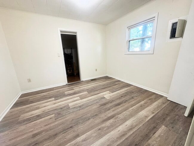 Building Photo - 1404 Kenton St