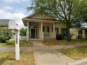 Building Photo - 152 Dressen