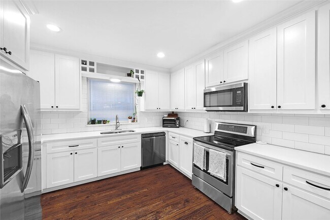 Building Photo - 828 Elsbeth St
