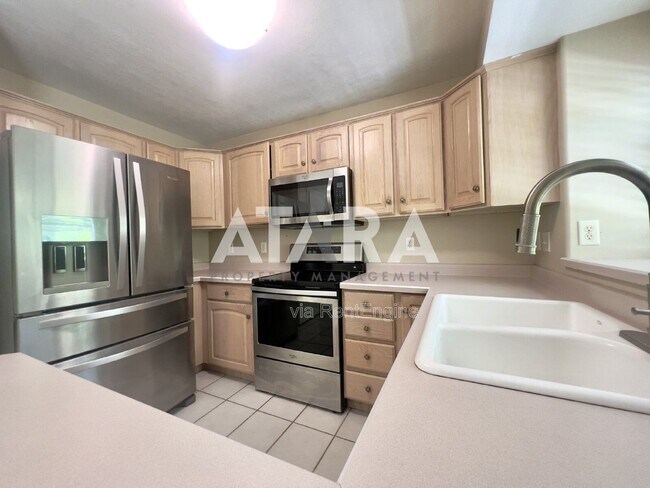 Building Photo - 11837 Sunrise View Dr