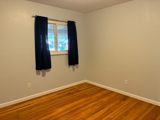 Building Photo - 3236 Rosemont Dr