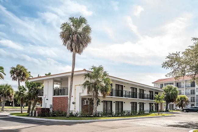 Building Photo - 4100 Golden Gate Pkwy