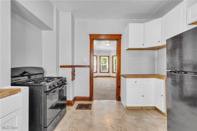 Building Photo - 3882 W 31st St