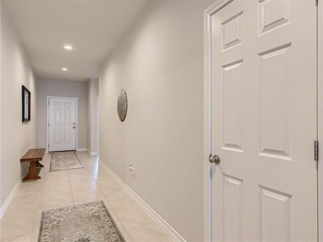 Building Photo - 10921 Zoeller Dr
