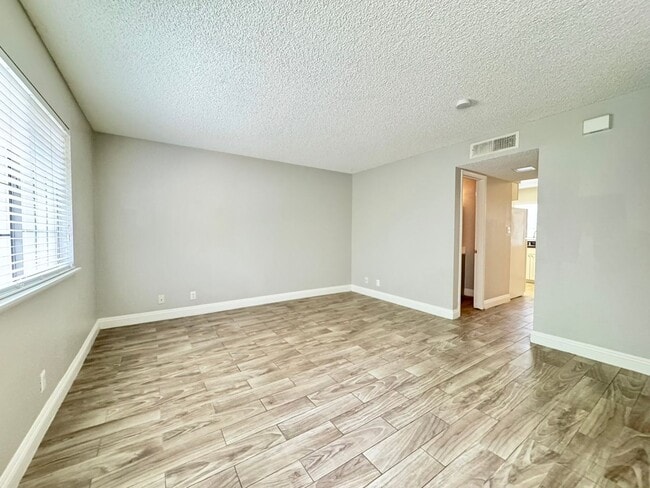 Building Photo - 7084 Burcot Ave