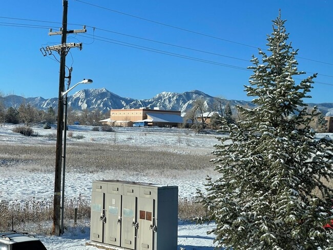 Building Photo - Fully Updated Gunbarrel Condo 2 Bedroom & 2 Bath