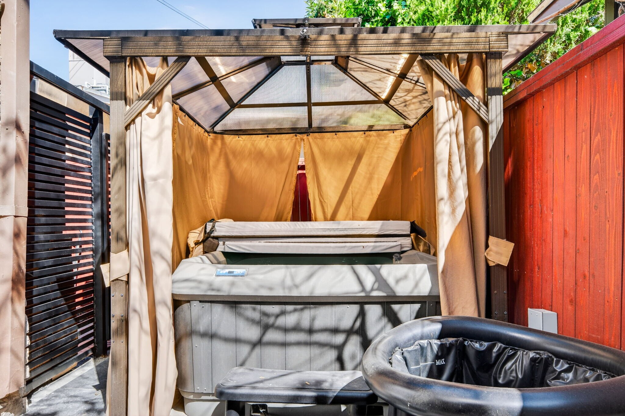 Building Photo - 5915 Lexington Ave