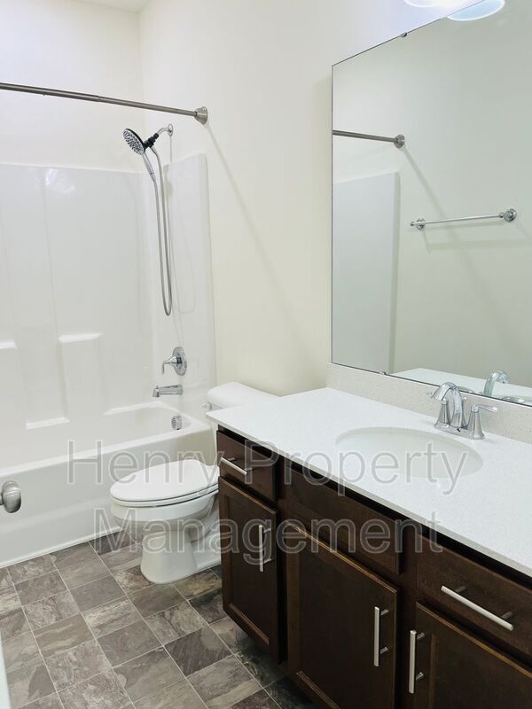 Building Photo - 1018 Brightskies St