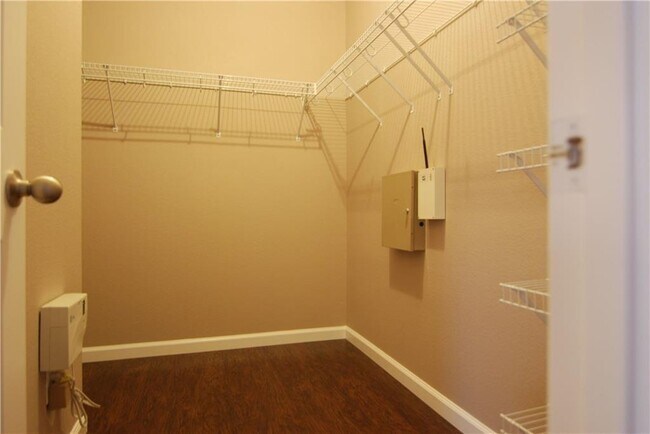 Building Photo - 1315 Logan Dr