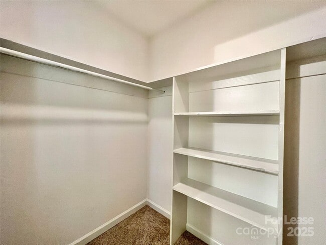 Building Photo - 911 Reverdy Ln