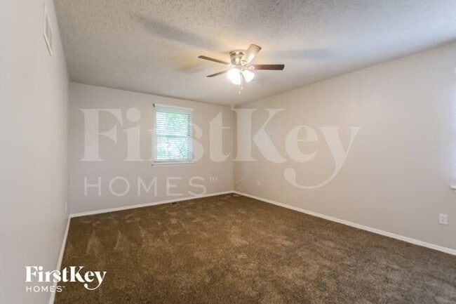 Building Photo - 15 Parkwood Dr