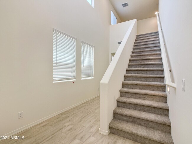 Building Photo - 8847 Fleetwood Ln