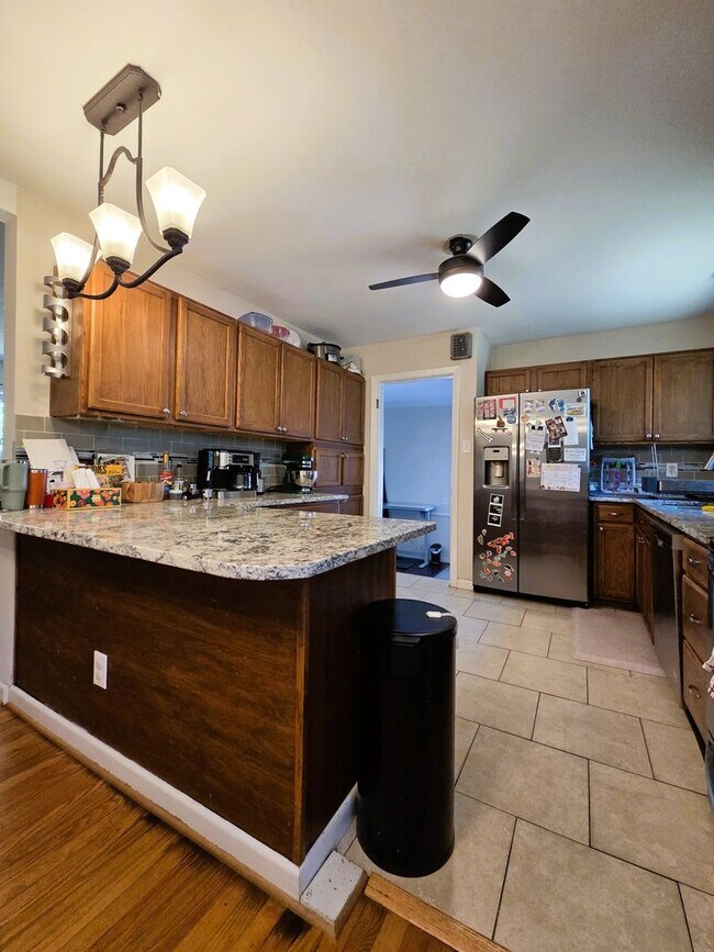 Building Photo - Traditional brick ranch in highly desirable West End of Henrico County