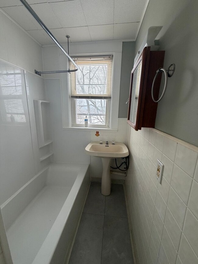 Building Photo - Move-In Ready 3-Bed, 1-Bath Home in Pittsfield