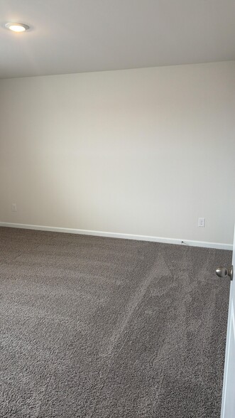 Building Photo - 1614 Yarrow Ln