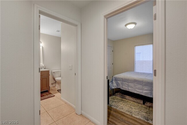 Building Photo - 1721 Sweet Pea Ave