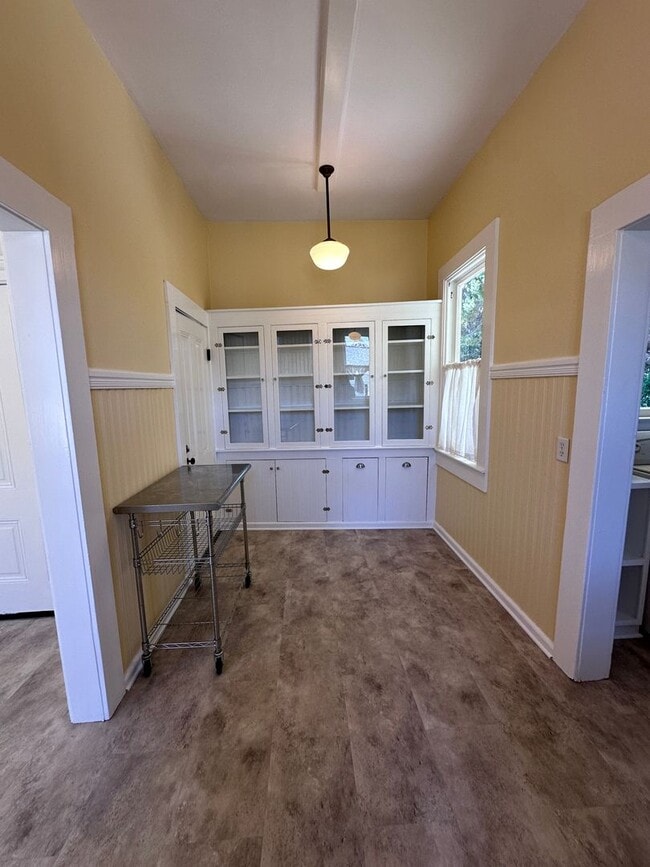 Building Photo - Stunning 1890 Eastlake Victorian | 5 Bedrooms | 2 Bathrooms | Flex Spaces | Steps from Old Town E...