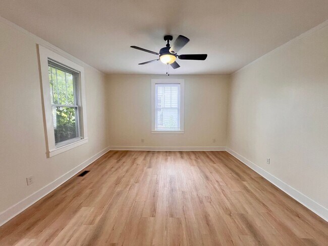 Building Photo - 810 Stonehenge Ave