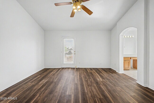 Building Photo - 3121 E Wagoner Rd