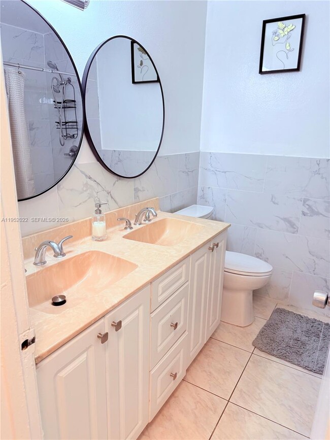 Building Photo - 824 SW 12th Ct