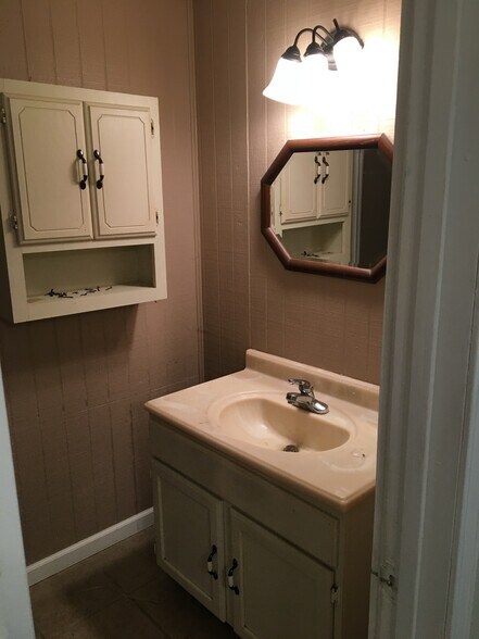 Building Photo - 2304 W Lotus St