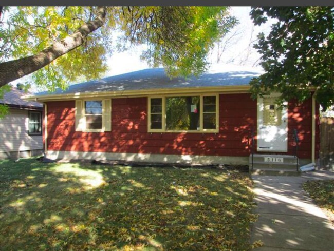 Primary Photo - Amazing 4Bedroom 1 Bathroom Home in Minnea...