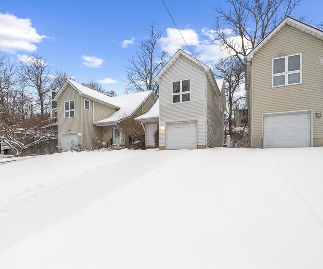 Building Photo - 905 Wildt St