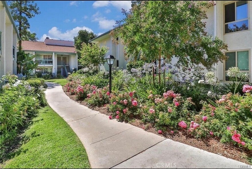 Building Photo - 4648 Park Granada